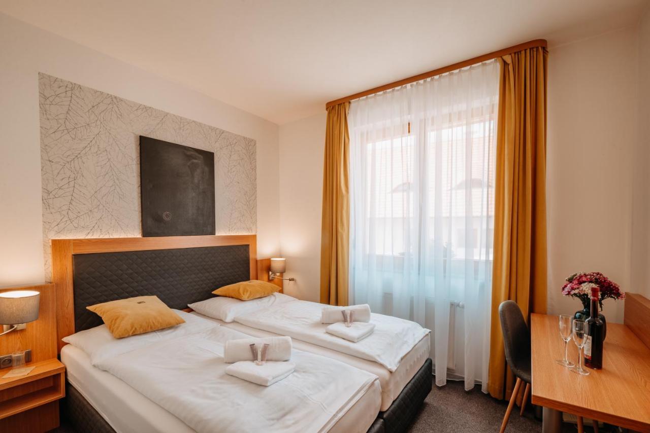 Hotel Klika Ческе-Будеёвице Экстерьер фото
