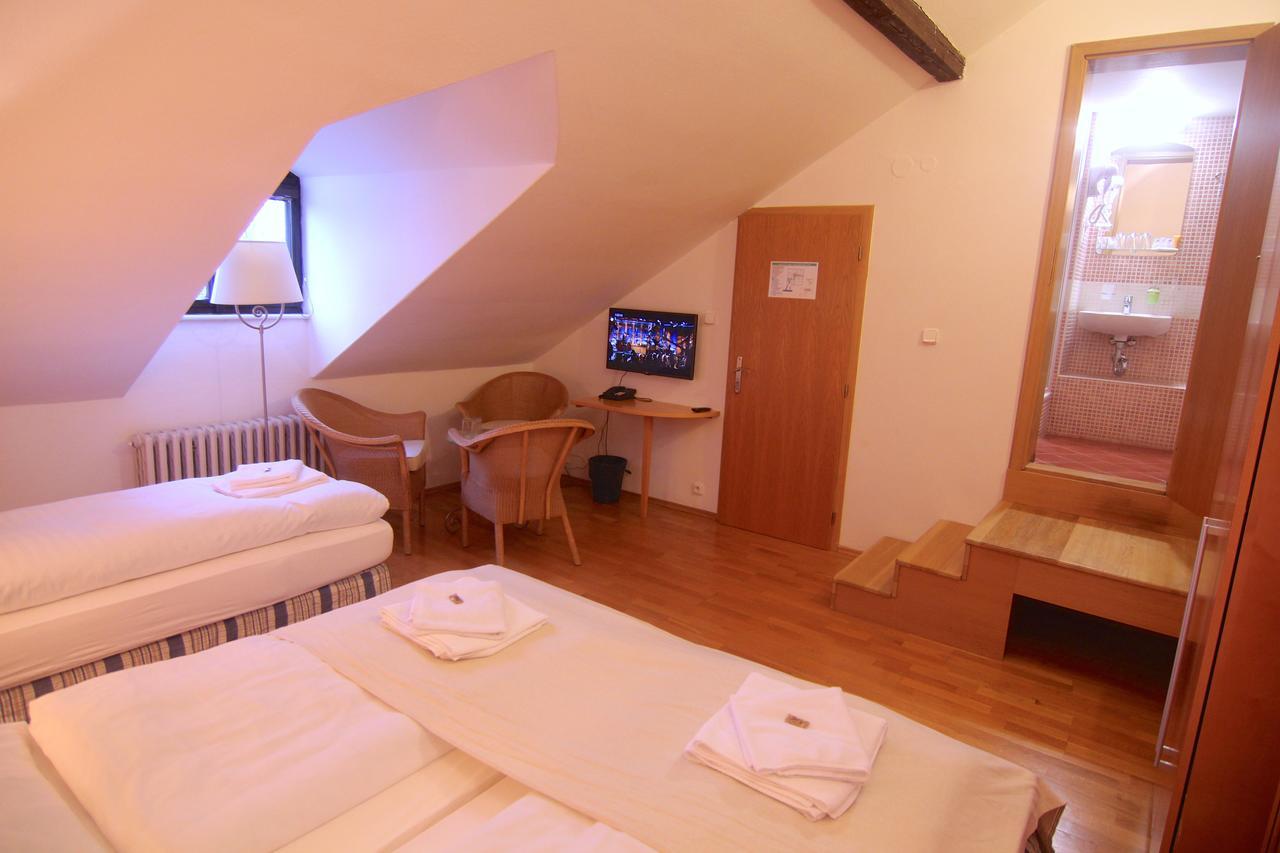 Hotel Klika Ческе-Будеёвице Экстерьер фото