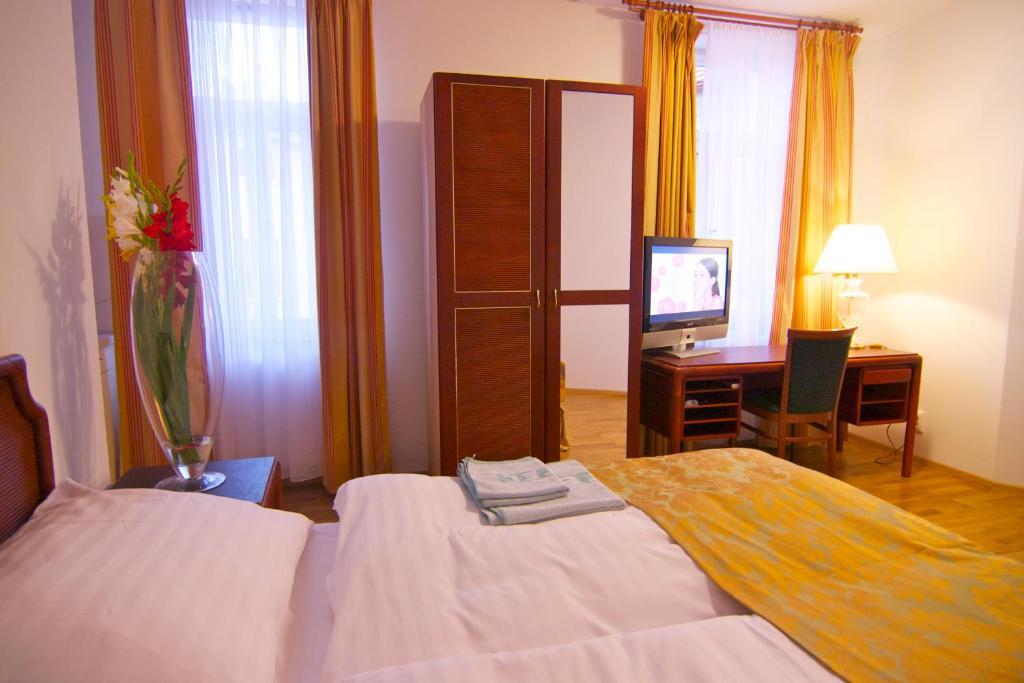 Hotel Klika Ческе-Будеёвице Экстерьер фото